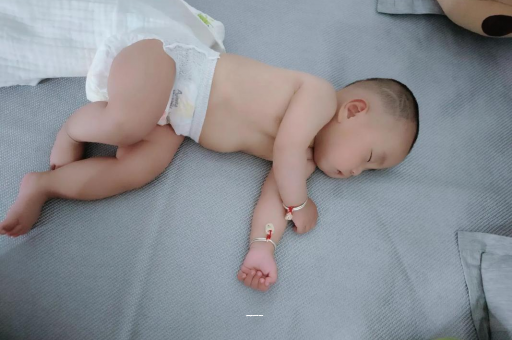 海口三个月宝宝发育标准 海口三个月宝宝发育标准